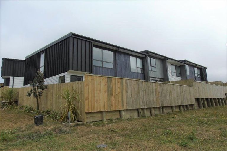 Photo of property in 3/62 Spenmoor Street, Newlands, Wellington, 6037