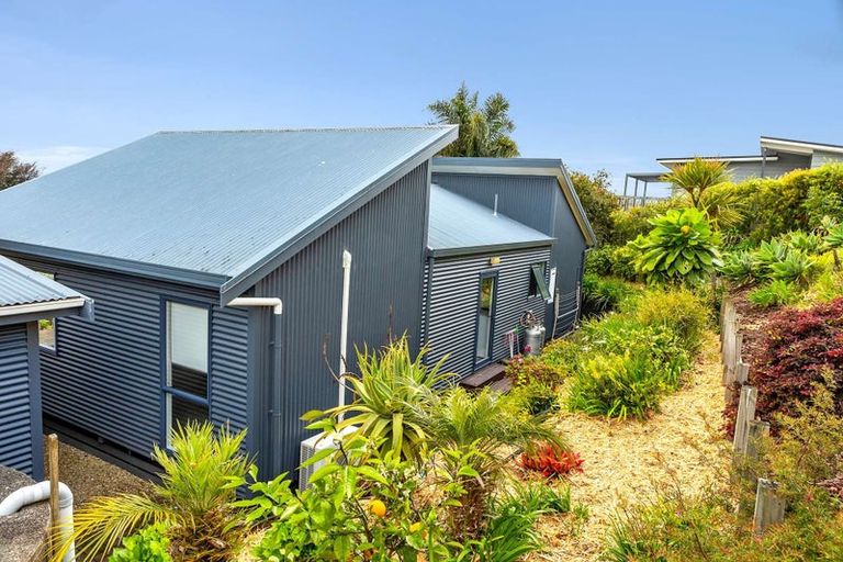 Photo of property in 9 Dudley Crescent, Cable Bay, 0420