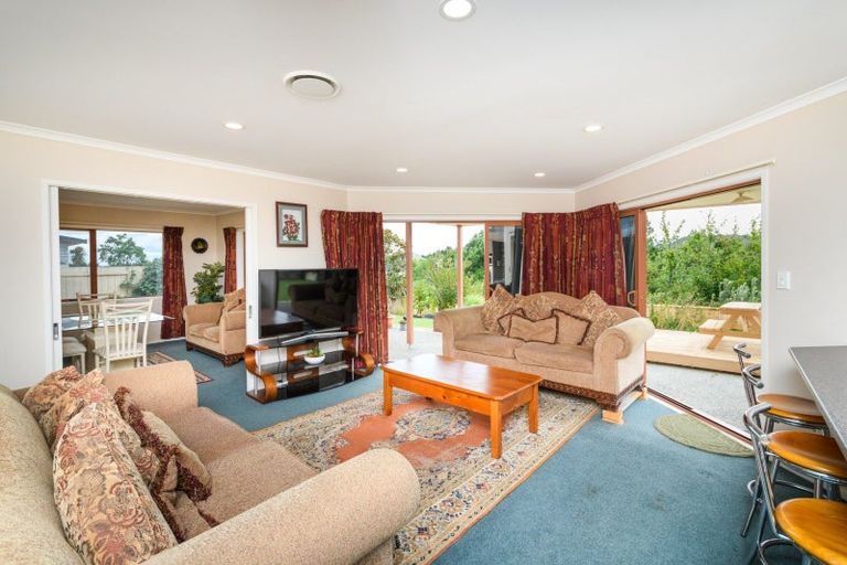 Photo of property in 12 Silkwood Place, Fitzherbert, Palmerston North, 4410