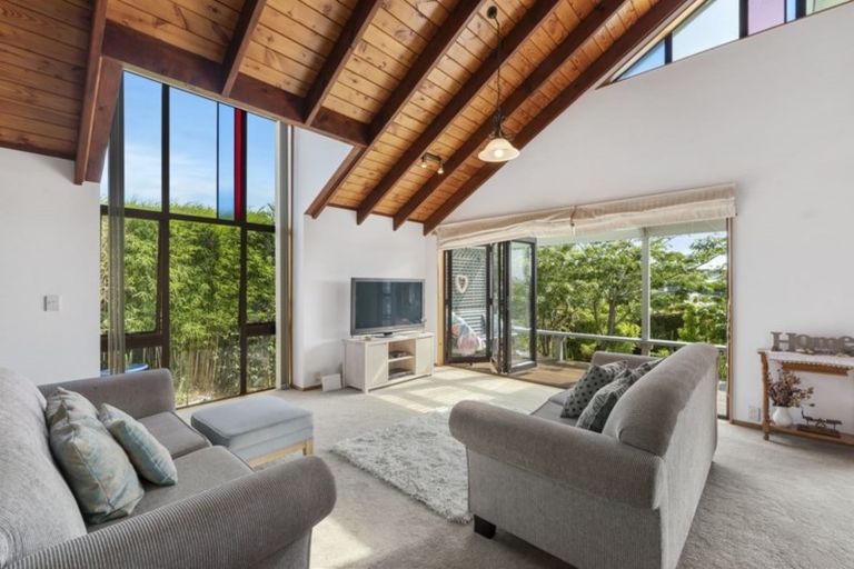 Photo of property in 2/85 Castor Bay Road, Castor Bay, Auckland, 0620