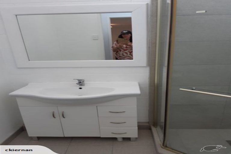 Photo of property in 1/109a Te Atatu Road, Te Atatu South, Auckland, 0610