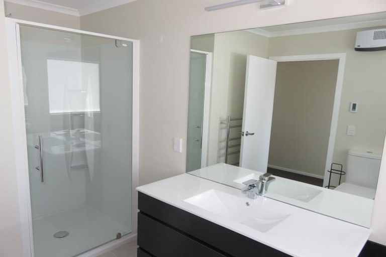 Photo of property in 18a Carluke Street, Paparangi, Wellington, 6037