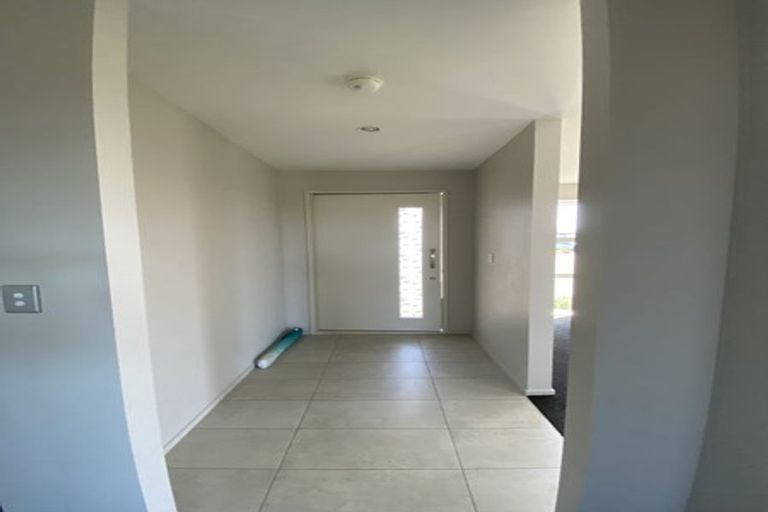 Photo of property in 86 Shillingford Boulevard, Rolleston, 7615