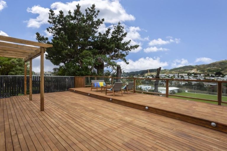 Photo of property in 23 Rembrandt Avenue, Tawa, Wellington, 5028