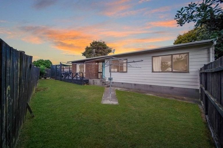 Photo of property in 424 Roscommon Road, Clendon Park, Auckland, 2103