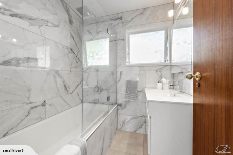 Photo of property in 16 Robert Burke Place, Henderson, Auckland, 0612