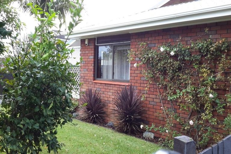 Photo of property in 1/70 Carnoustie Drive, Wattle Downs, Auckland, 2103