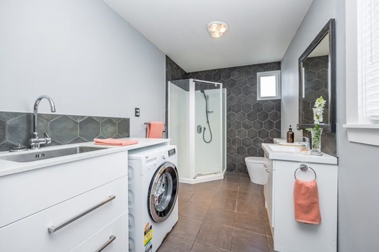 Photo of property in 22 Te Atatu Road, Te Atatu South, Auckland, 0610