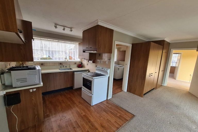 Photo of property in 33 Warren Crescent, Hillmorton, Christchurch, 8025