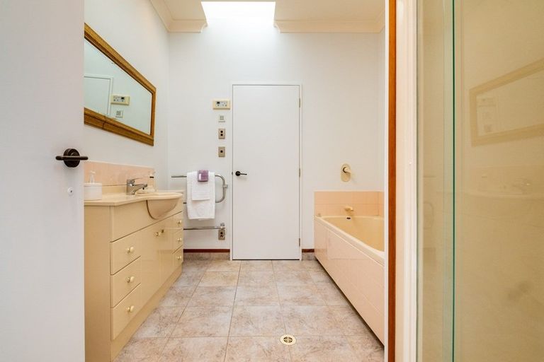 Photo of property in 20b Seapoint Road, Bluff Hill, Napier, 4110