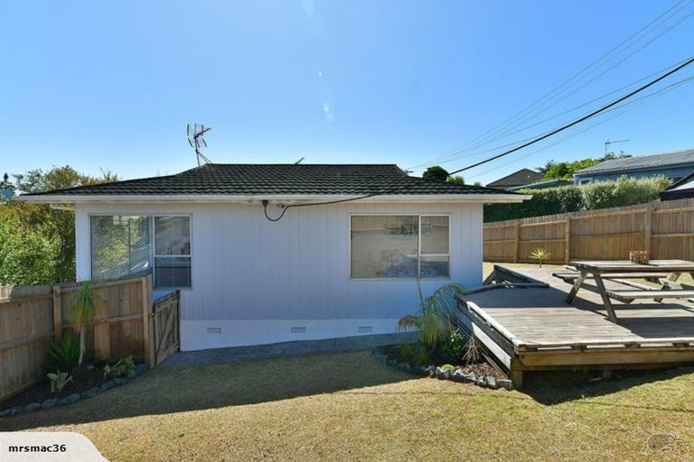 Photo of property in 1/871 East Coast Road, Northcross, Auckland, 0632