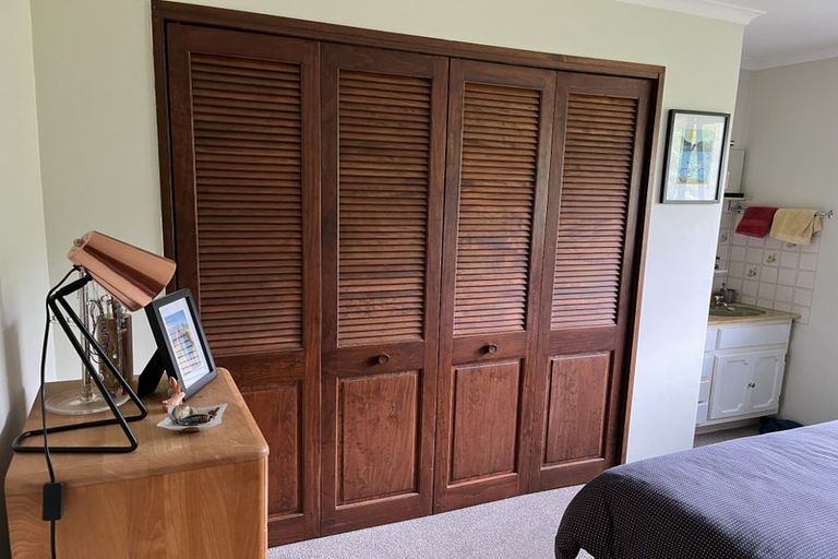 Photo of property in 56 Houghton Bay Road, Houghton Bay, Wellington, 6023