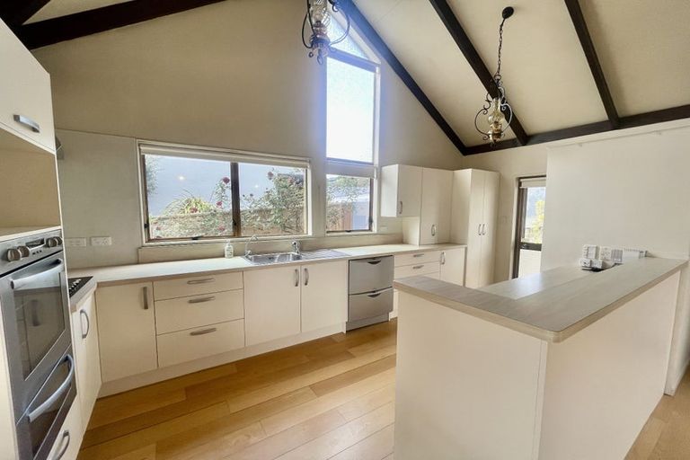 Photo of property in 14 The Cliffs, Britannia Heights, Nelson, 7010