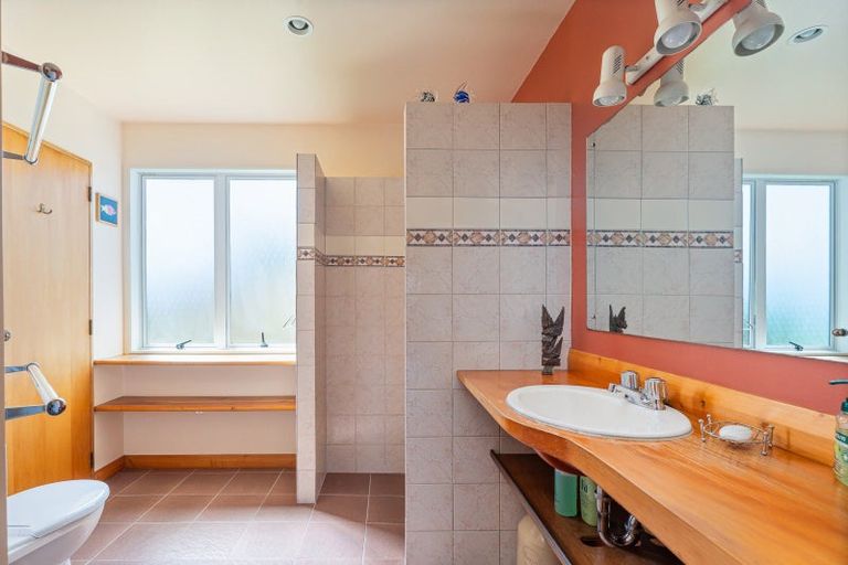 Photo of property in 1 Hawk Hill Crescent, Cooks Beach, Whitianga, 3591