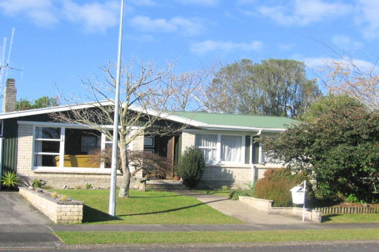 Photo of property in 2 Fuchsia Avenue, Pukete, Hamilton, 3200