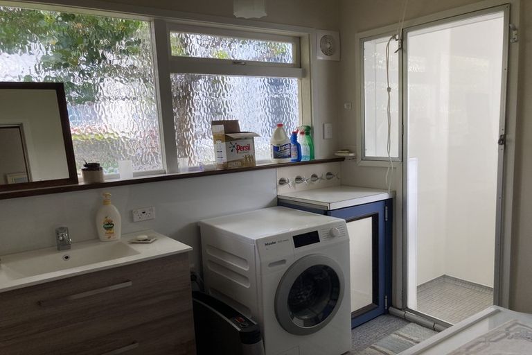 Photo of property in 28 Apuka Street, Brooklyn, Wellington, 6021