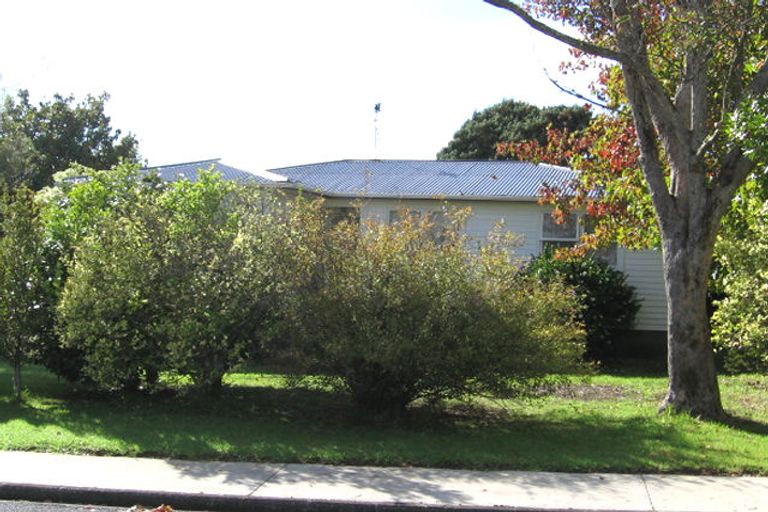 Photo of property in 7 Bayside Avenue, Te Atatu Peninsula, Auckland, 0610