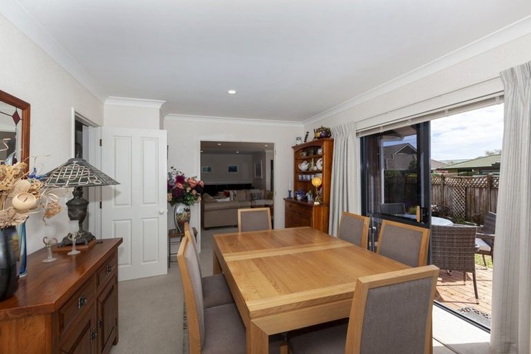 Photo of property in 8 Cranbrook Grove, Waikanae, 5036