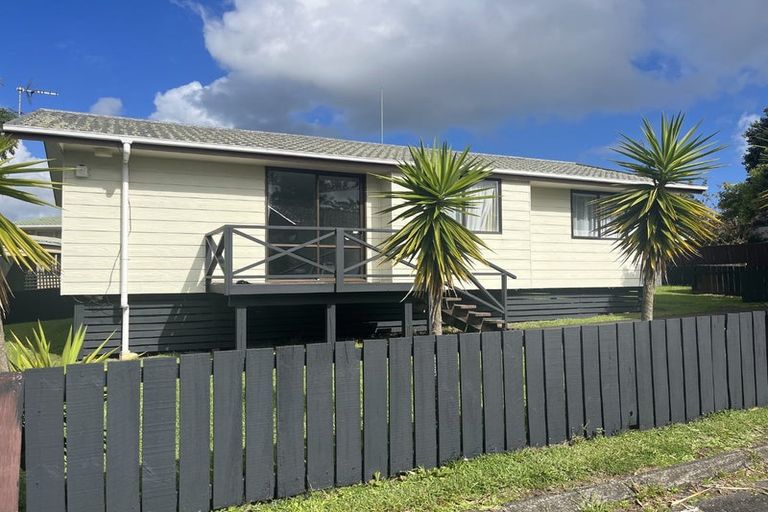 Photo of property in 17 Glen Close, Glen Eden, Auckland, 0602