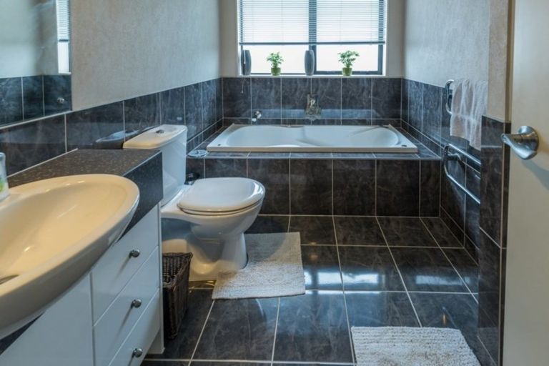 Photo of property in 53 Turnberry Drive, Wattle Downs, Auckland, 2103