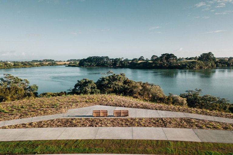 Photo of property in 21 Tahuna Minhinnick Drive, Glenbrook, 2681