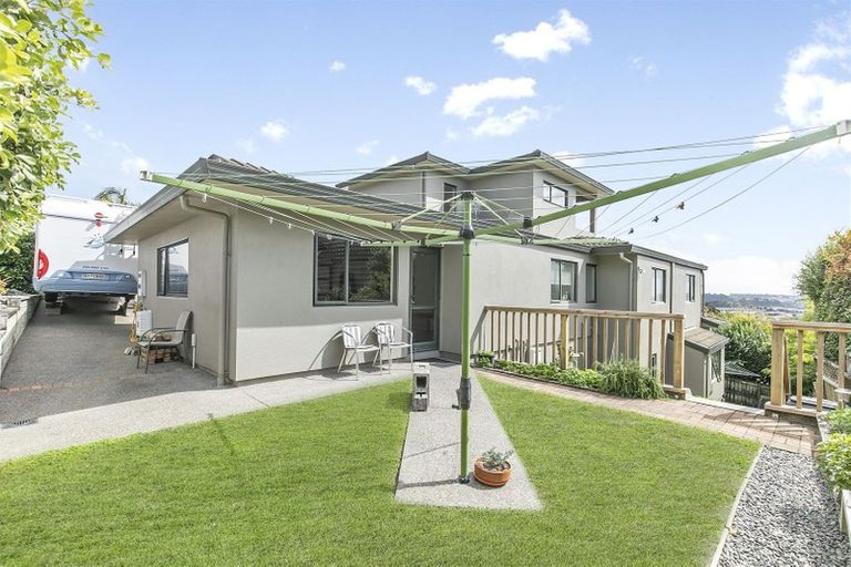 Photo of property in 8 Carl Place, Unsworth Heights, Auckland, 0632