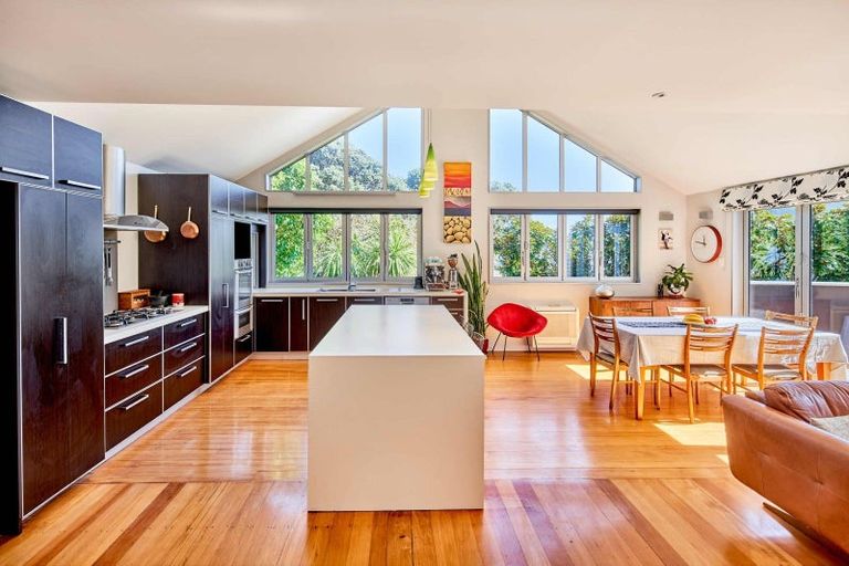 Photo of property in 15 Kowhai Street, Eastbourne, Lower Hutt, 5013