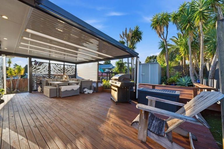 Photo of property in 12 Pahi Place, West Harbour, Auckland, 0618