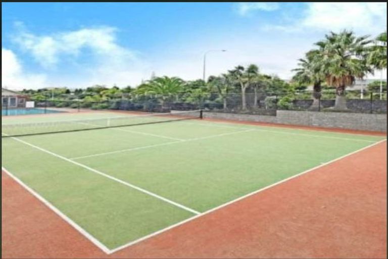 Photo of property in 5 Opito Way, East Tamaki, Auckland, 2013