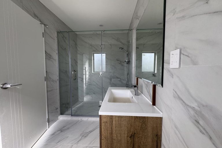 Photo of property in 18 Peara Place, Henderson, 0610