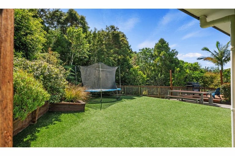 Photo of property in 29 Kate Sheppard Avenue, Torbay, Auckland, 0630