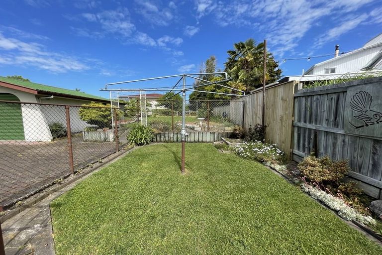 Photo of property in 50 Napier Road, Havelock North, 4130