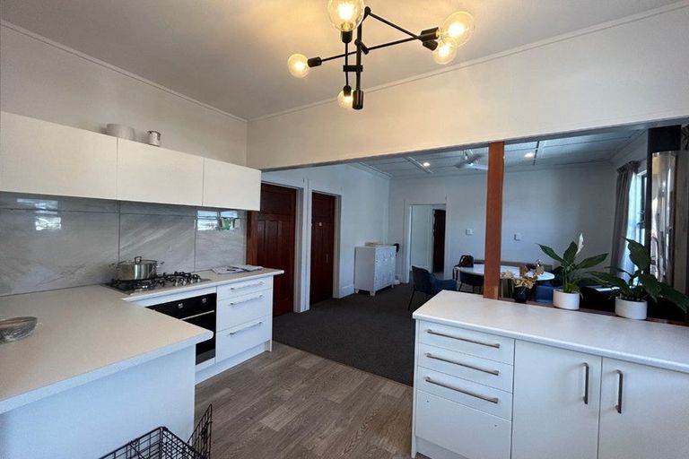Photo of property in 77 Wellesley Road, Napier South, Napier, 4110