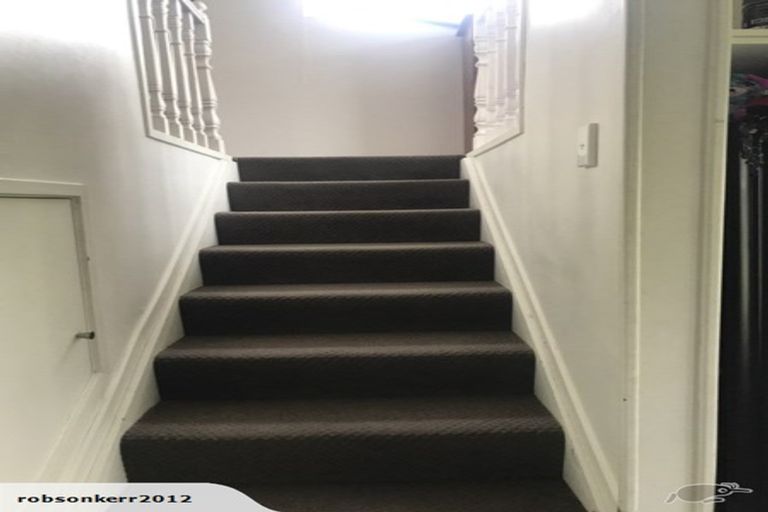 Photo of property in 17 Blanes Road, Weymouth, Auckland, 2103