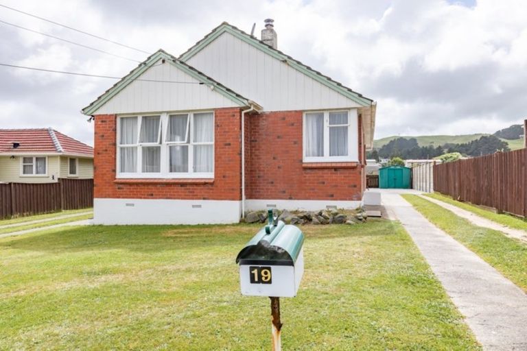 Photo of property in 19 Justine Street, Cannons Creek, Porirua, 5024