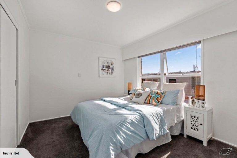 Photo of property in 2/12a Ondine Place, Glenfield, Auckland, 0629