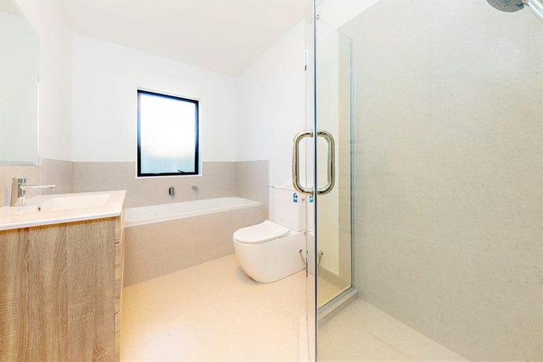 Photo of property in 21 Tuuhura Road, Pukekohe, 2120