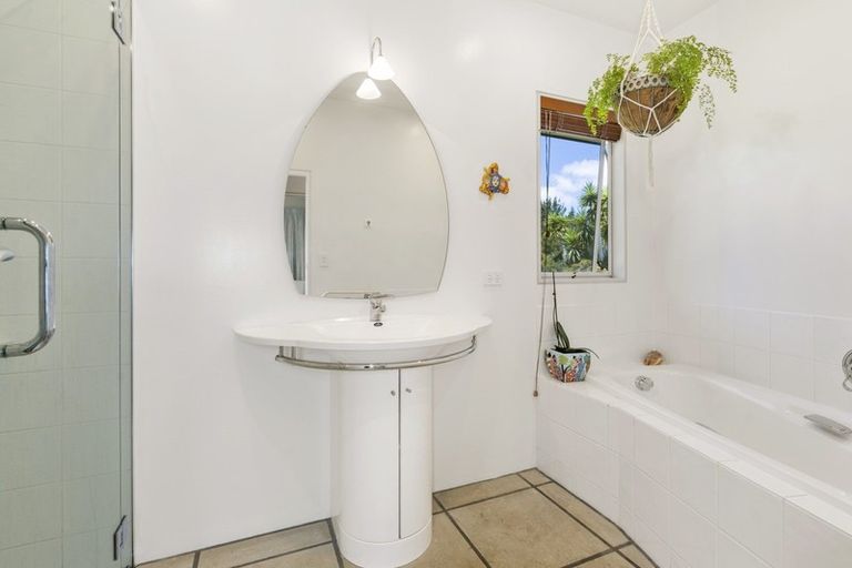 Photo of property in 58 Kempthorne Road, Russell, 0272