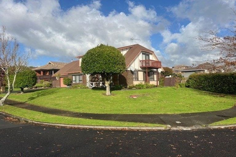 Photo of property in 1 Kincraig Place, Highland Park, Auckland, 2010