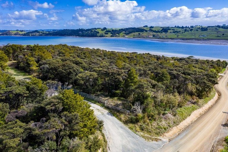 Photo of property in 239 Rangiora Road, Kaiwaka, 0573