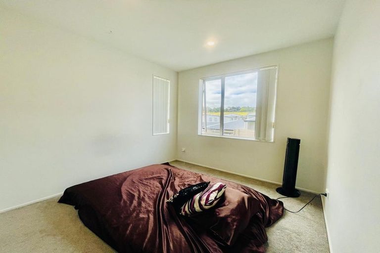 Photo of property in 5b Poruru Close, Papakura, 2110