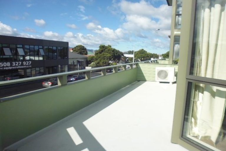 Photo of property in Petone Dental Centre, 8/374 Jackson Street, Petone, Lower Hutt, 5012
