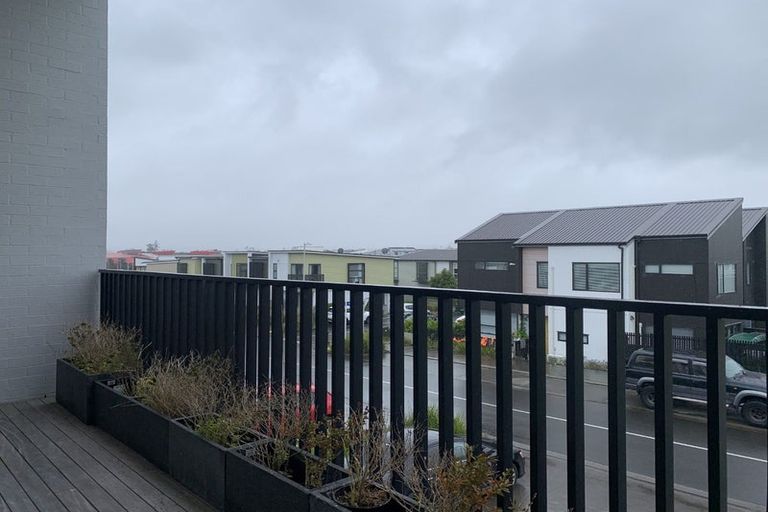 Photo of property in 9/1 Genevieve Lane, Hobsonville, Auckland, 0616