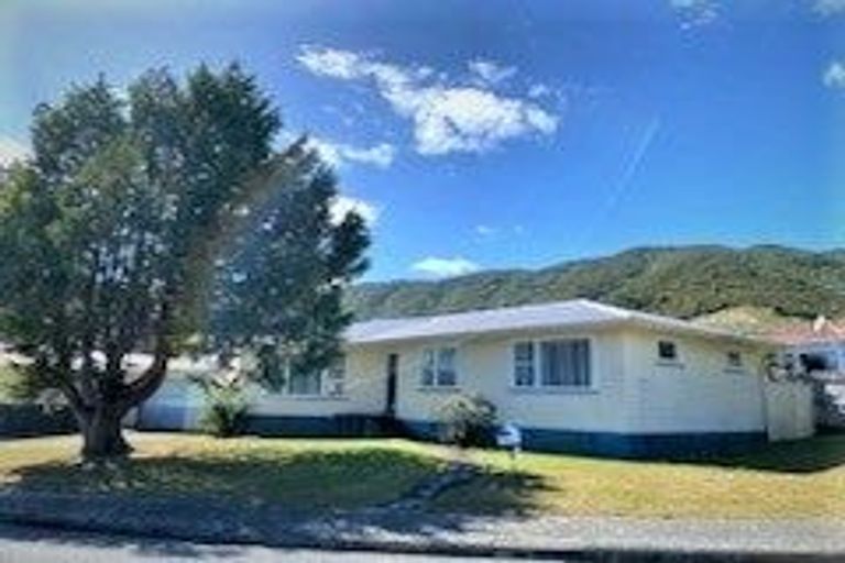 Photo of property in 62 Russell Road, Wainuiomata, Lower Hutt, 5014
