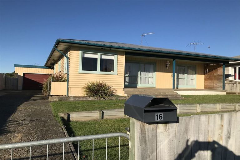 Photo of property in 16 Russell Avenue, Pukekohe, 2120