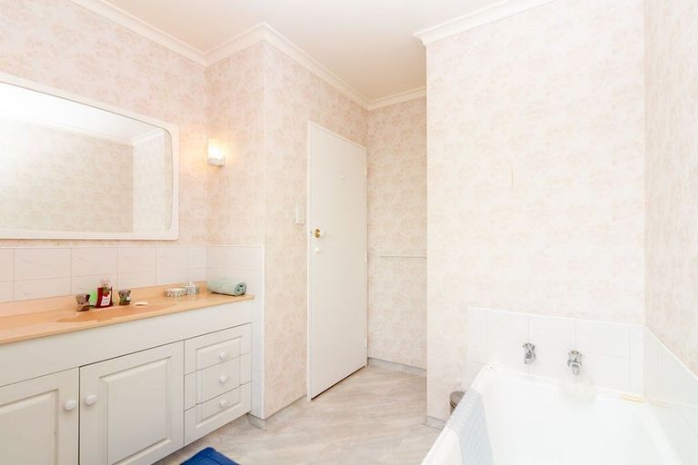 Photo of property in 6a Ihaka Street, Hokowhitu, Palmerston North, 4410