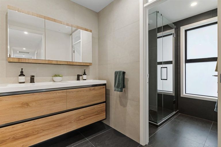 Photo of property in 32 Tindalls Bay Road, Tindalls Beach, Whangaparaoa, 0930