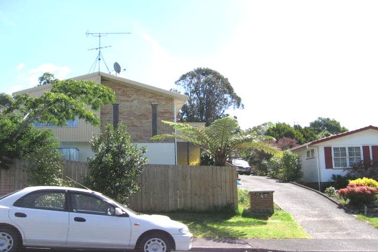 Photo of property in 2/76 Cockayne Crescent, Sunnynook, Auckland, 0620