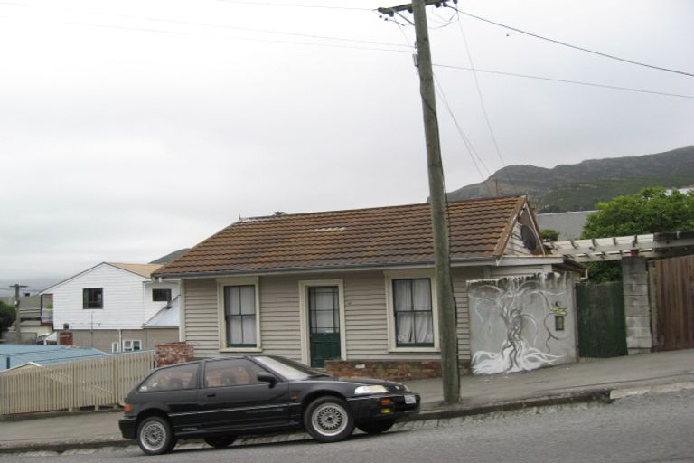 Photo of property in 43 Oxford Street, Lyttelton, 8082