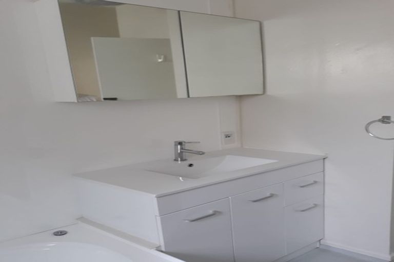 Photo of property in 3-5 Knoll Street, Island Bay, Wellington, 6023